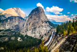 Liberty Cap et Nevada Fall, vus de John Muir Trail