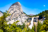 Liberty Cap et Nevada Fall, vus de John Muir Trail
