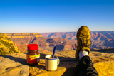 Petit déjeuner au bord du Grand Canyon...