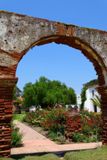 Mission San Luis Rey de Francia, plus vieux faux-poivrier odorant de Californie