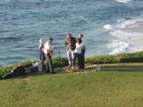 Un couple se marie sur la côte