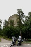 Pause de bikers devant Devils Tower