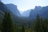 Yosemite Valley, vue de Tunnel View. El Capitan à gauche, Bridalveil Falls et Cathedral Rocks à droite