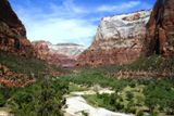 Zion Canyon. Great White Throne à droite.