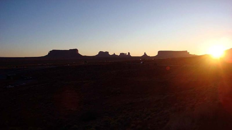 Lever de Soleil sur Monument Valley