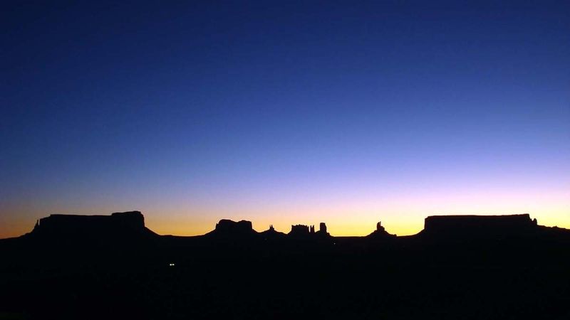 Lever de Soleil sur Monument Valley
