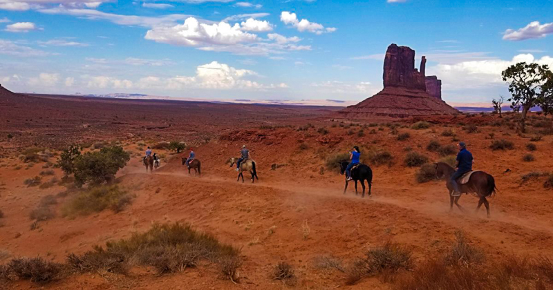 Balade à cheval à Monument Valley
