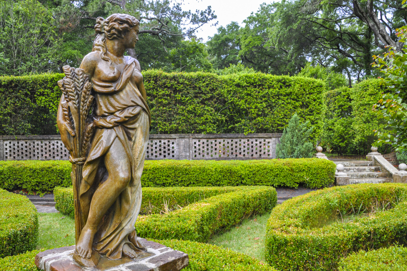 The Elizabethan Gardens