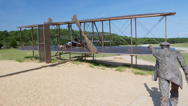 Sculpture de l'avion des frères Wright