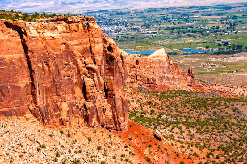 Book Cliffs View, Window Rock à gauche