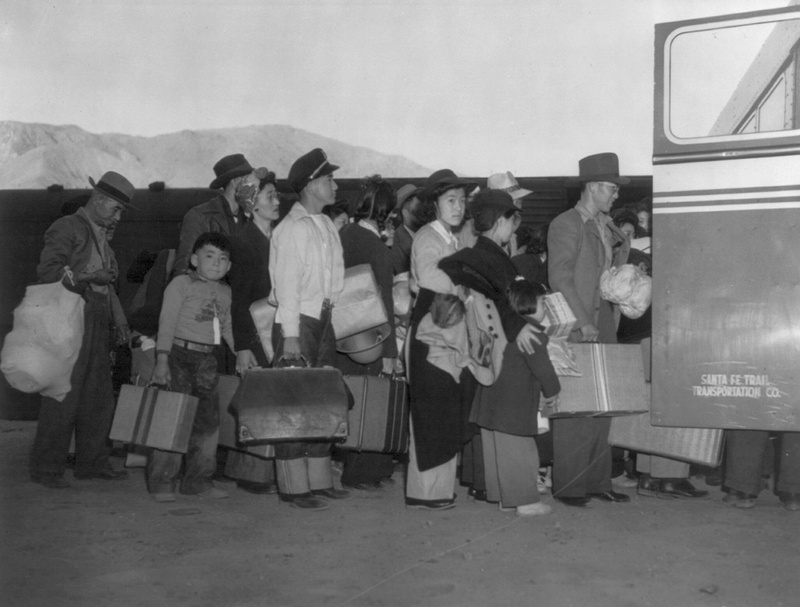 Déplacés en partance pour Manzanar