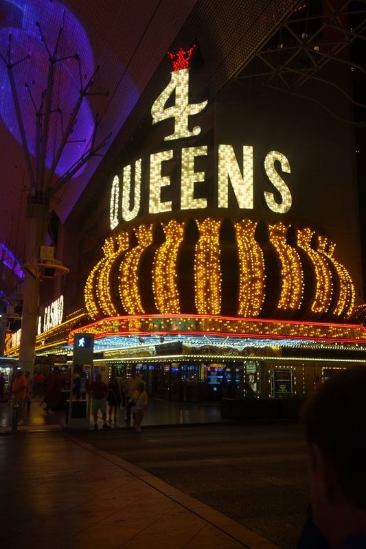4 Queens