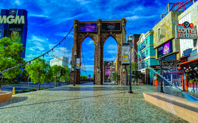 Brooklyn Bridge devant le New York-New York