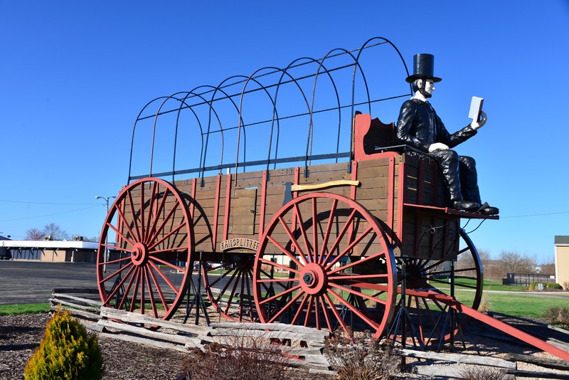 World's Largest Railsplitter Covered Wagon