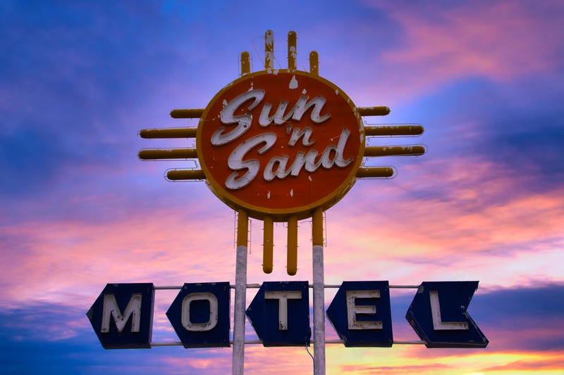 Sun 'n Sand Motel
