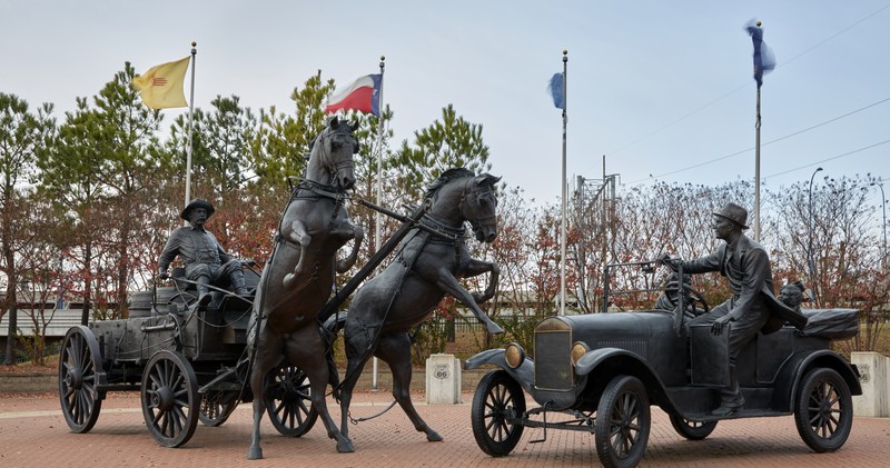 East Meets West : Symbolic Route 66 Midpoint