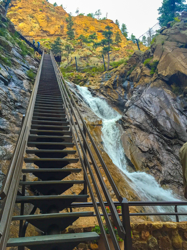 Escalier le long de Seven Falls