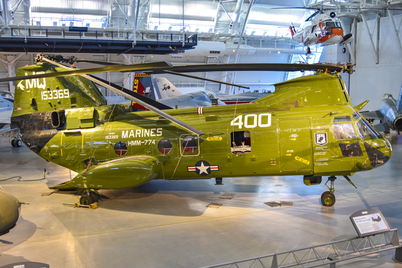 Boeing-Vertol CH-46E Sea Knight "Phrog"