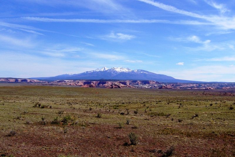 En route pour Needles Overlook : vue sur La Sal Mountains