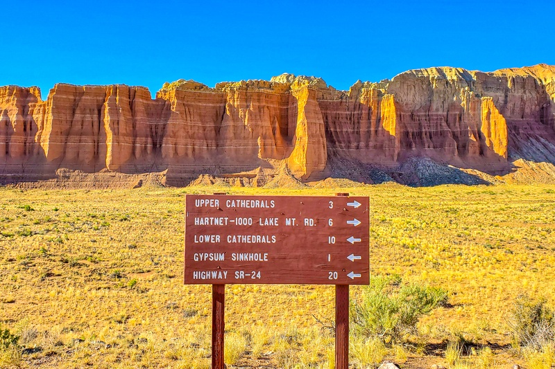 Cathedral Valley Loop
