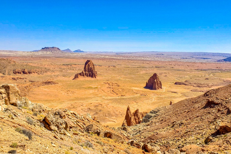 Lower Cathedral Valley Overlook
