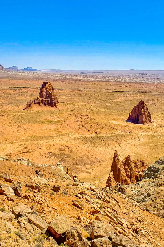 Lower Cathedral Valley Overlook