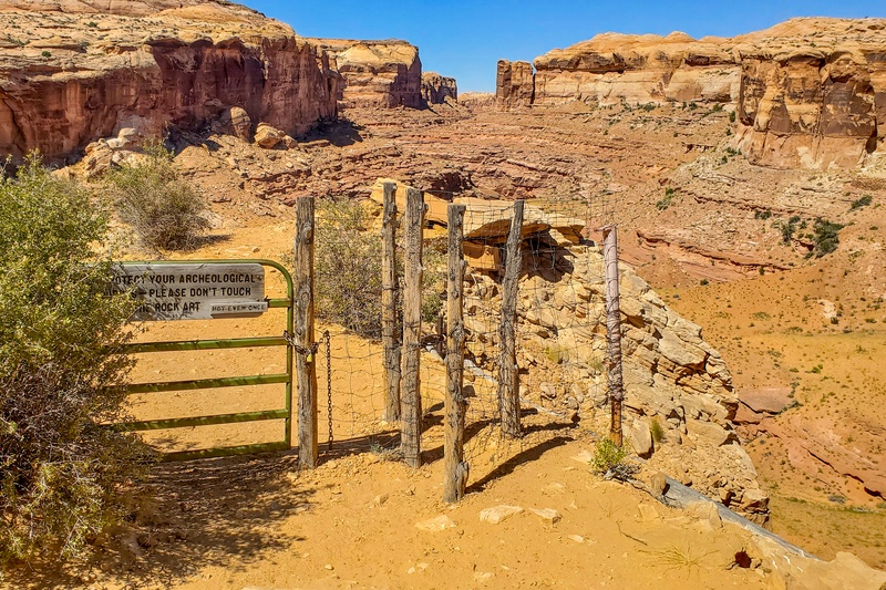 Horseshoe Canyon Trail