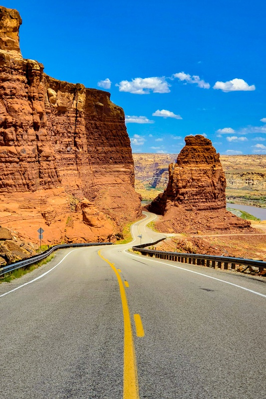 La route UT95 pr&egrave;s de Hite Overlook