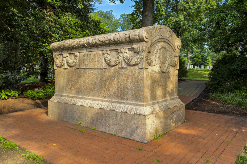 Tomb of Robert Todd Lincoln
