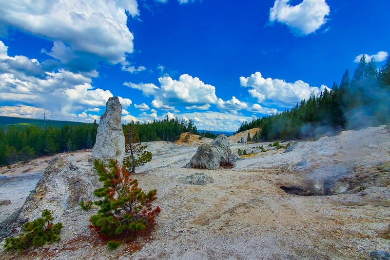 Monument Geyser Basin