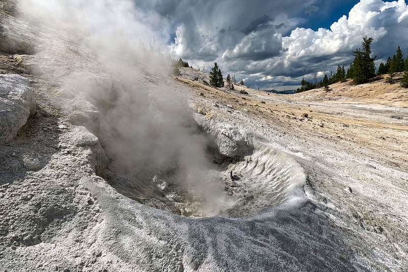 Monument Geyser Basin